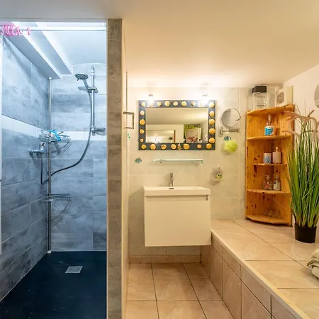 Le Grand Lapin Blanc Apartment